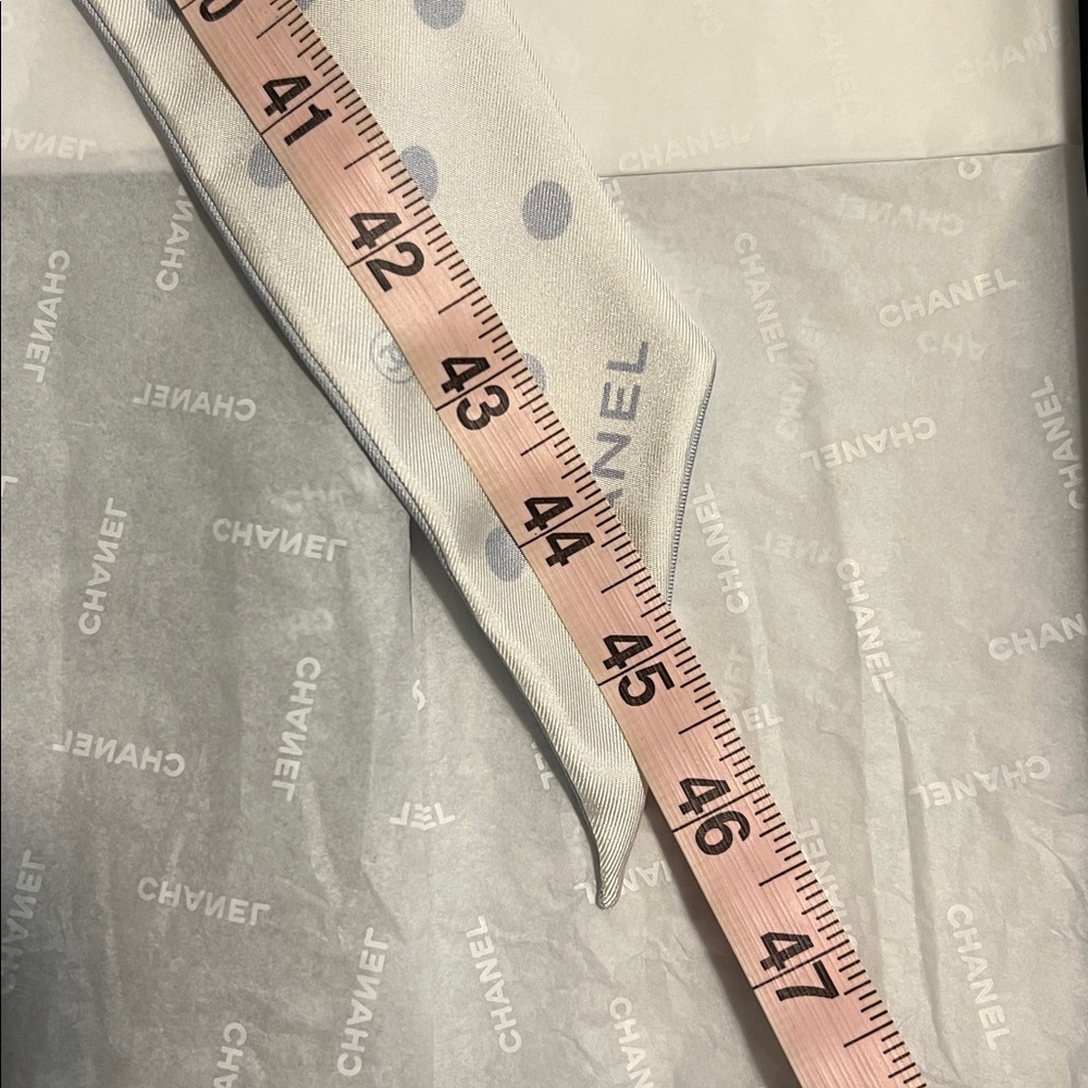 SALE❗️Pre-owned Authentic Chanel Bandeau scarf - Picture 12 of 12